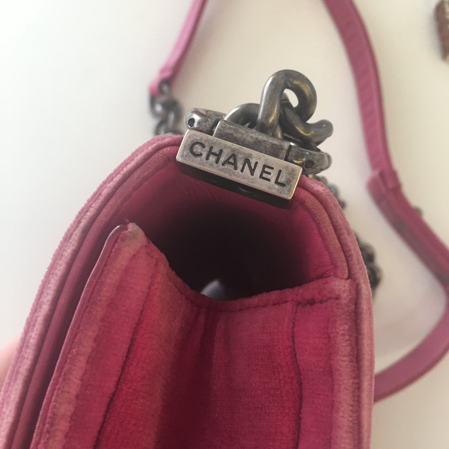 Chanel Boy Shoulder Bag in Pink Velvet – Fancy Lux